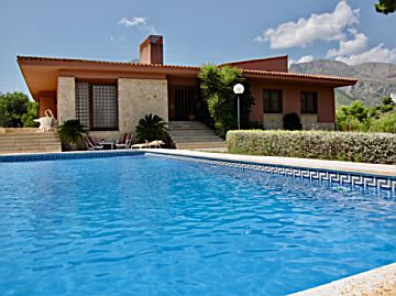 Imagen 1 Venta de casa con piscina en La Nucia 