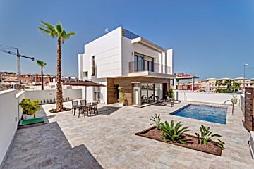 Foto Venta de casa con piscina y terraza en Orihuela, San Miguel de Salinas