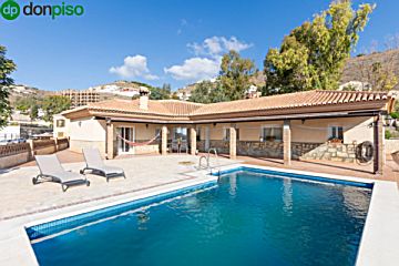 Foto Venta de casa con piscina y terraza en Cotobro (Almuñecar), El colorado