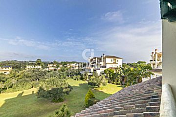 Imagen 1 Venta de ático con piscina y terraza en San Roque Golf Club