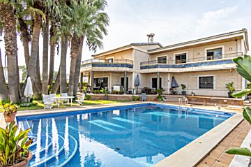 Imagen 1 Venta de casa con piscina en Orihuela