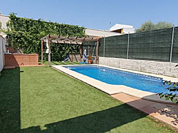 20230519_123551.jpg Venta de casa con piscina y terraza en Villanueva del Ariscal, ZONA RESIDENCIAL CÉNTRICA