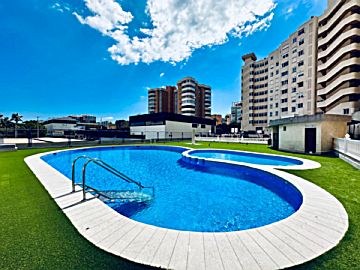 Foto Alquiler de piso con piscina y terraza en Playa San Juan (Alicante), Miriam Blasco