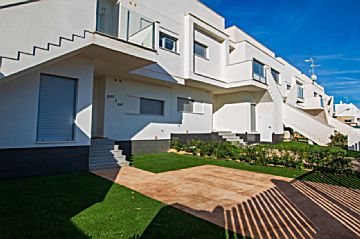 Foto Venta de casa con piscina y terraza en Orihuela, Vistabella Golf