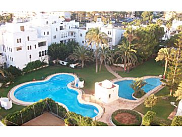 021801 Venta de piso con piscina y terraza en Urbanización de Roquetas-Las Marinas (Roquetas de Mar)