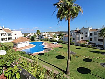 Foto 1 Venta de piso con piscina en San Roque, La Alcaidesa