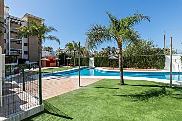 Foto Venta de planta baja con piscina y terraza en Motril, Playa Granada