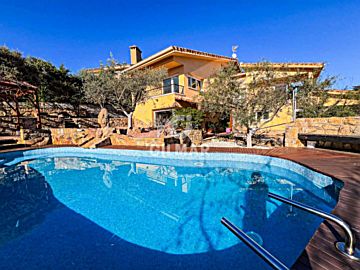 Imagen 1 Venta de casa con piscina en Hoyo de Manzanares