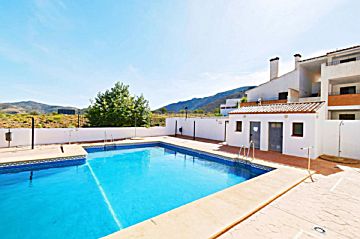 Foto Venta de planta baja con piscina y terraza en Adra, Alpujarra Almeriense - Fondón