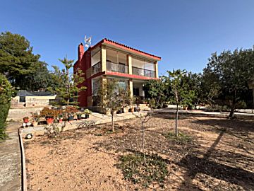 Foto Venta de casa con piscina y terraza en Llíria, Urb. Camp Lliria