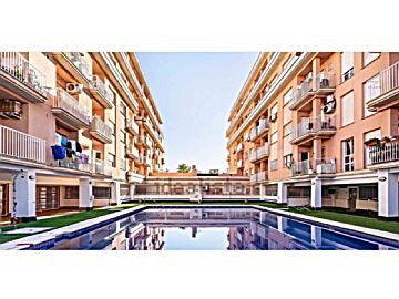 021804 Venta de piso con piscina y terraza en Centro (Roquetas de Mar)