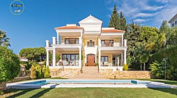 Foto Venta de casa con piscina y terraza en Las Chapas (Marbella (Municipio)), Las Chapas