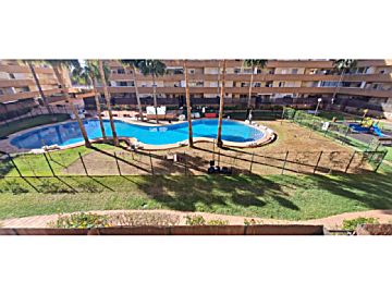 021854 Venta de piso con piscina y terraza en Las Salinas (Roquetas de Mar)
