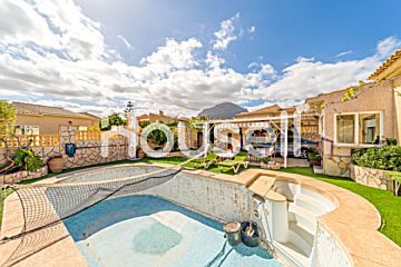  Venta de casas/chalet con piscina en La Nucia 