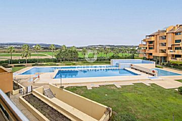Imagen 1 Venta de piso con piscina y terraza en Sotogrande (San Roque)