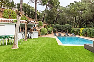 Imagen 1 Venta de casa con piscina en Arenys de Munt