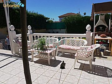 Foto Venta de casa con piscina y terraza en Avenida de Elvas-Campus (Badajoz), Urbanización Guadiana