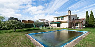 Imagen 1 Venta de casa con piscina en El Molar 