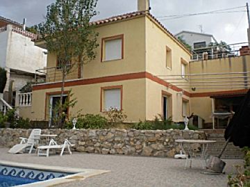 Foto Venta de casa con piscina y terraza en Segur de Dalt-Les Brises (Calafell), Centro