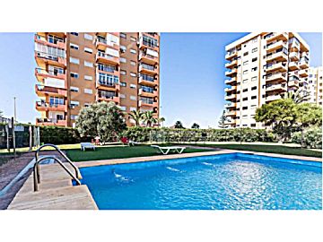 021805 Venta de piso con piscina y terraza en Urbanización de Roquetas-Las Marinas (Roquetas de Mar)