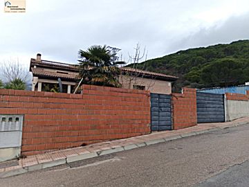 Foto Venta de casa con piscina y terraza en La Adrada , Adrada (La)