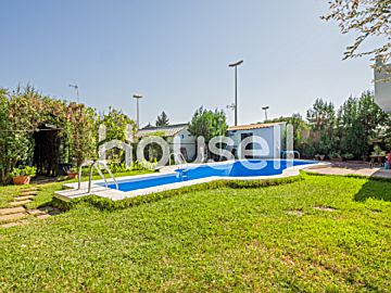  Venta de casas/chalet con piscina y terraza en Dos Hermanas (Pueblo)